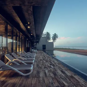Pledge Scape Hotel Negombo